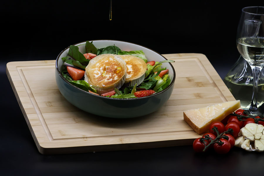 Epres kecskesajtos saláta